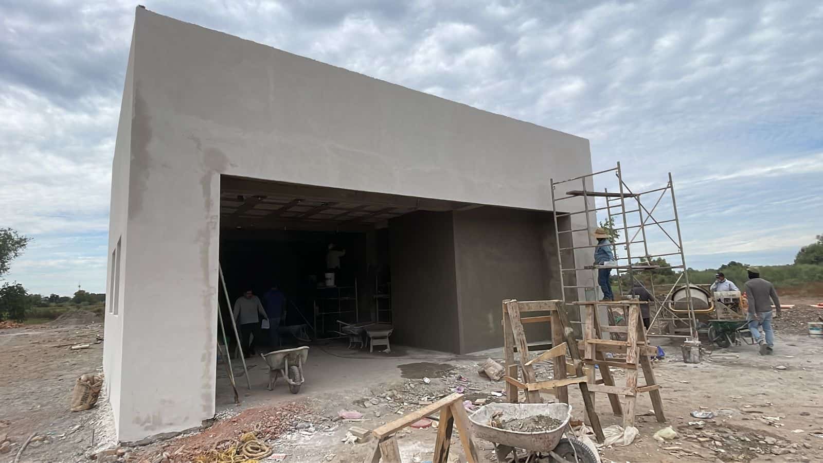 Construcción modular: cómo los microcementos y recubrimientos Pegaduro optimizan tus obras prefabricadas 