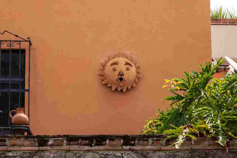 Cómo lograr un estilo “arquitectura mexicana moderna” usando acabados accesibles 