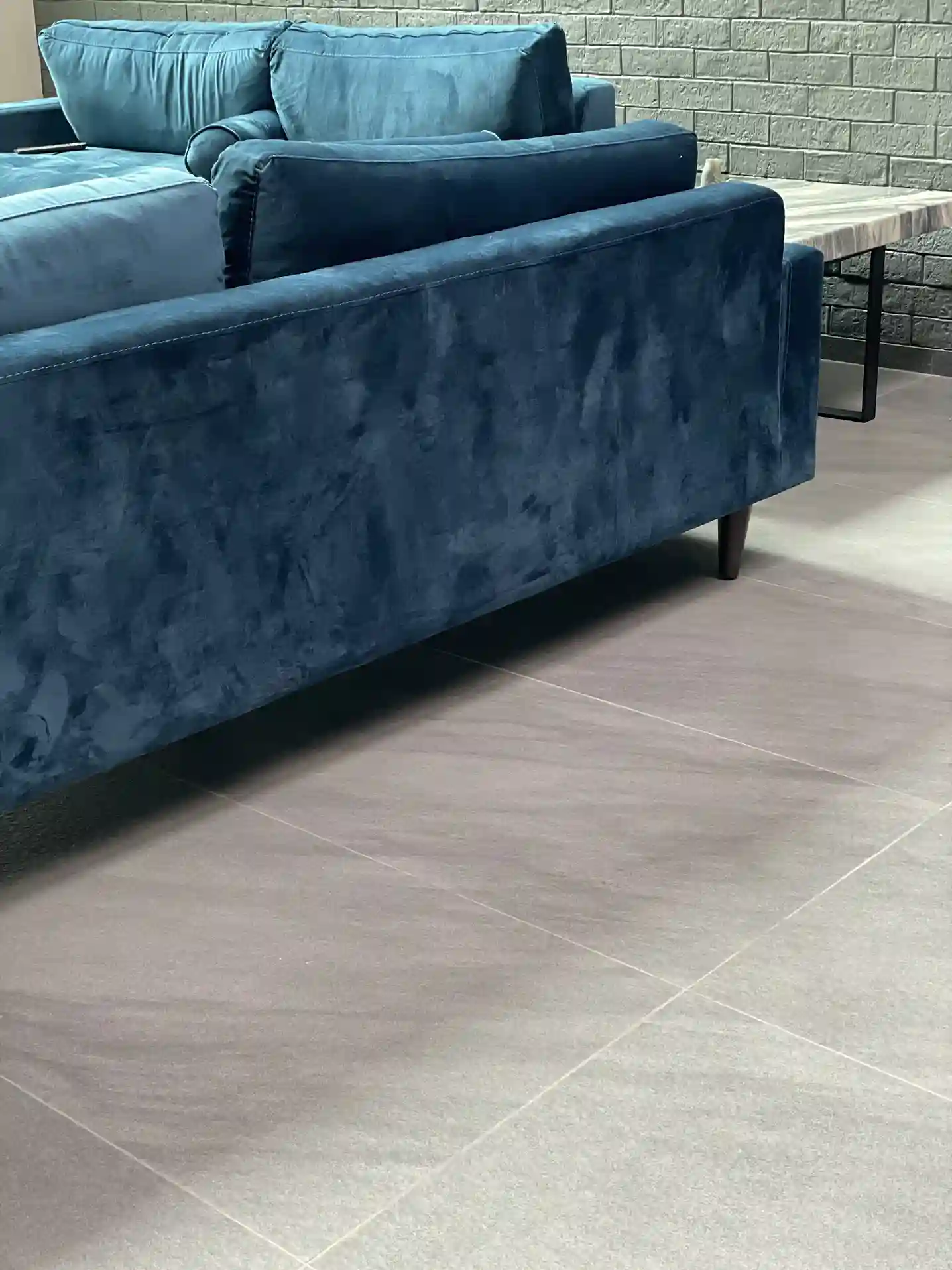 ¿Qué adhesivo usar para cerámica vs porcelanato? Guía práctica para elegir correctamente 