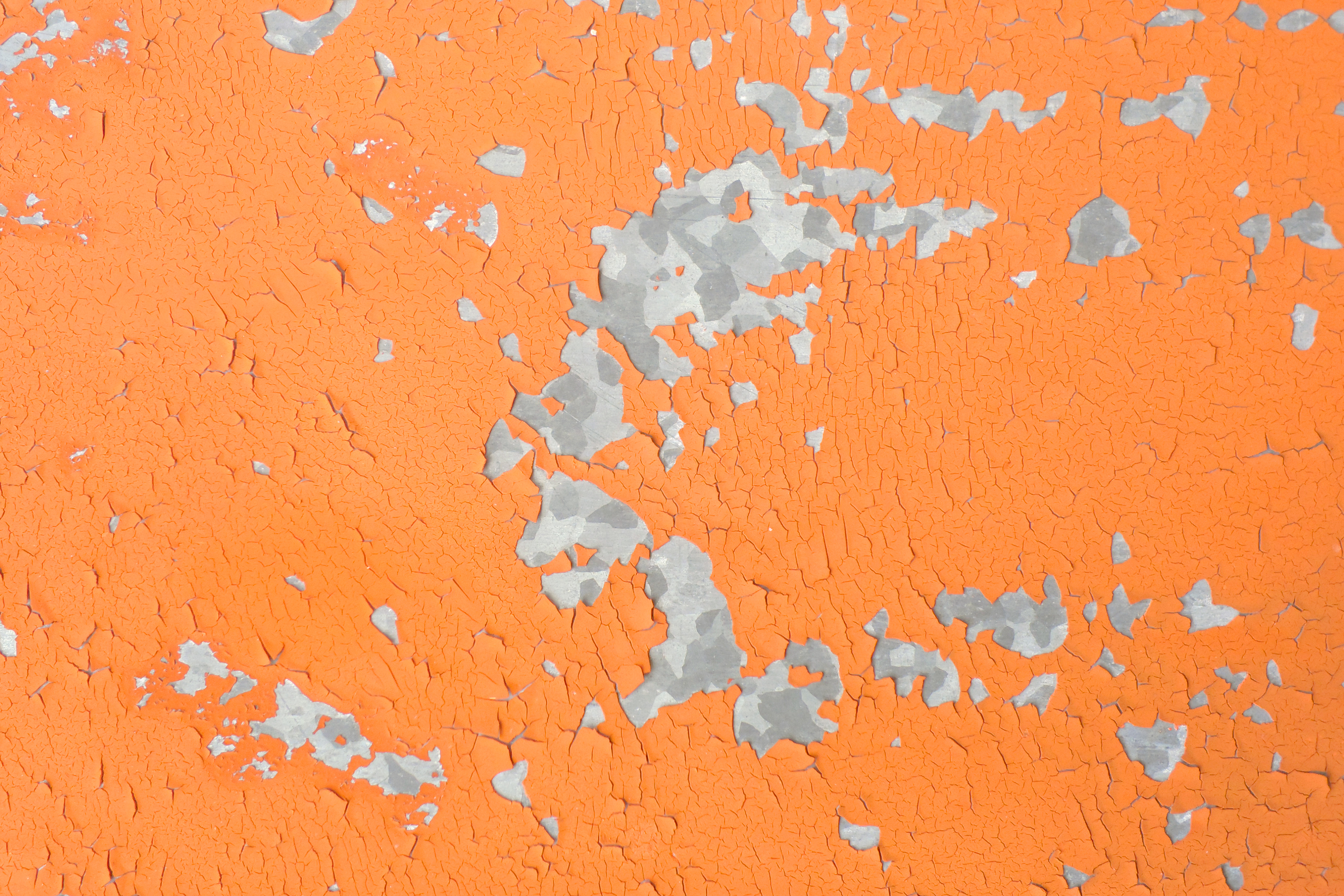 Cómo reparar muros húmedos y evitar que la pintura se vuelva a caer  